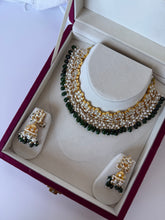 Load image into Gallery viewer, Emerald Floral Kundan Set
