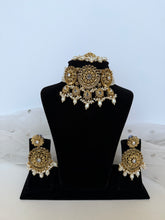 Load image into Gallery viewer, Antique Gold Choker
