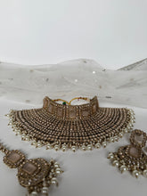 Load image into Gallery viewer, Golden Bridal Set
