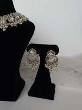 Load image into Gallery viewer, Pearl Uncut Kundan Set
