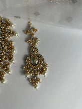 Load image into Gallery viewer, Tasfia Kundan Set
