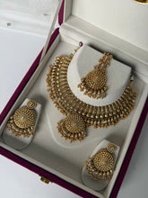 Load image into Gallery viewer, Janvi Antique Gold Set
