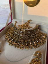Load image into Gallery viewer, Raveena Antique Bridal Set

