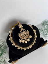 Load image into Gallery viewer, Golden Necklace Set
