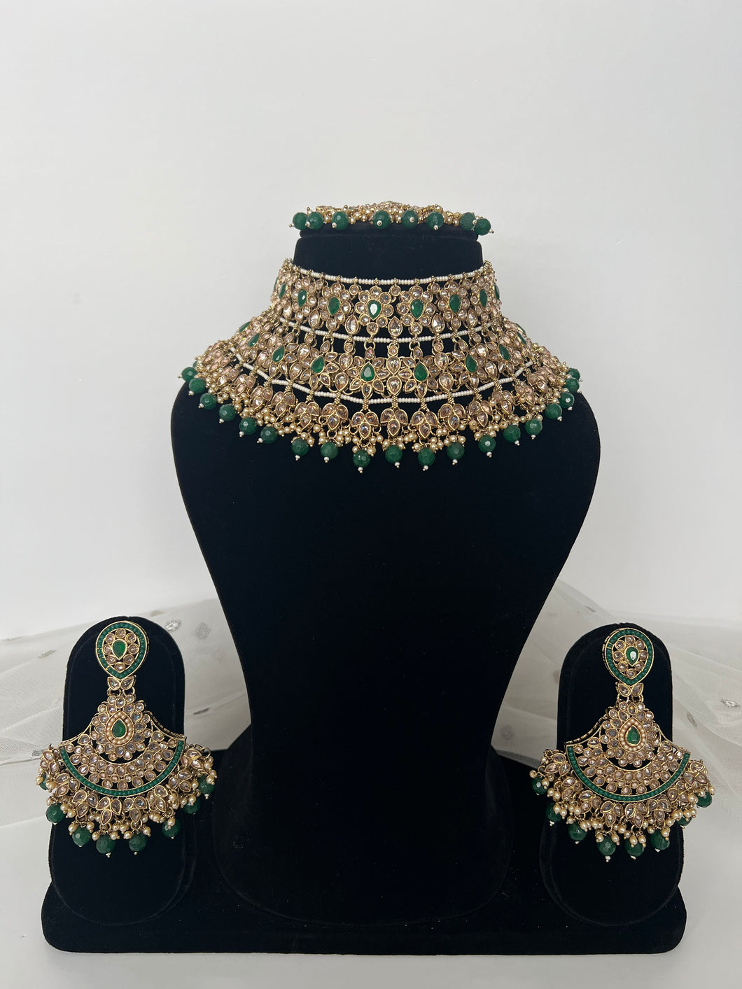 Pavan Emerald Bridal Set