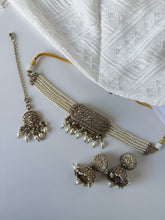 Load image into Gallery viewer, White Pearl Choker Set
