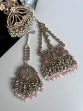 Load image into Gallery viewer, Nabeela Pakistani Set Pink
