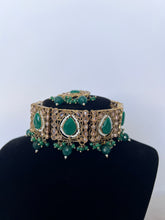 Load image into Gallery viewer, Green Choker Set
