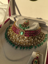 Load image into Gallery viewer, Exquisite Tiyani Kundan Set
