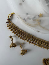 Load image into Gallery viewer, Pari Antique Set
