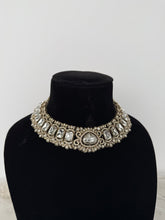 Load image into Gallery viewer, Deepi Kundan Set
