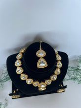 Load image into Gallery viewer, Rasan Kundan Set
