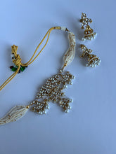 Load image into Gallery viewer, Resham Kundan Set
