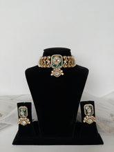 Load image into Gallery viewer, Lava Tiyani Kundan Set (green)
