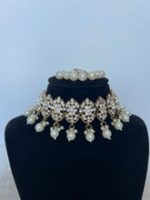 Load image into Gallery viewer, Kundan Stone Set

