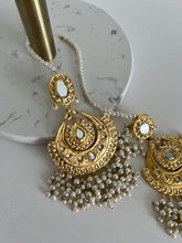 Load image into Gallery viewer, Rimpy Kundan Earrings
