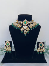 Load image into Gallery viewer, Amisha Kundan Set in Green
