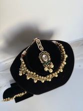 Load image into Gallery viewer, Arzoo Kundan Choker Set
