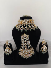 Load image into Gallery viewer, Neha Kundan Set
