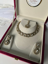 Load image into Gallery viewer, Farah Uncut Kundan Set
