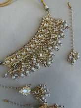 Load image into Gallery viewer, Sonia Kundan Set
