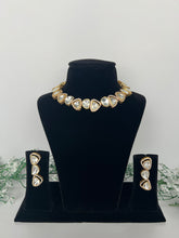 Load image into Gallery viewer, Rose Uncut Kundan Set
