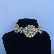 Load image into Gallery viewer, Floral Kundan Set
