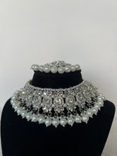 Load image into Gallery viewer, Silver Necklace Set
