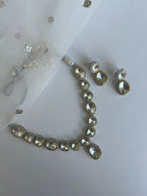 Load image into Gallery viewer, Rasna Uncut Set
