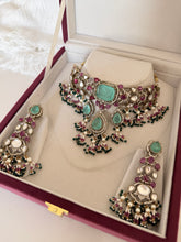 Load image into Gallery viewer, Anahat Tiyani Kundan Set
