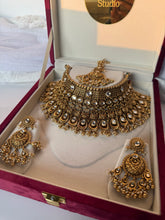 Load image into Gallery viewer, Raveena Antique Bridal Set
