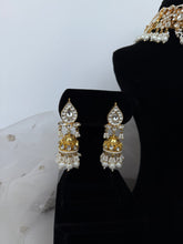 Load image into Gallery viewer, Amrita Kundan Set
