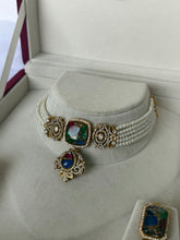 Load image into Gallery viewer, Multi Marble Uncut Kundan Set
