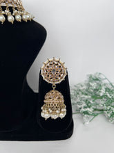 Load image into Gallery viewer, Tina Golden Choker
