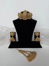 Load image into Gallery viewer, Annie Antique Set
