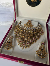 Load image into Gallery viewer, Mannat Antique Bridal Set
