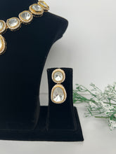 Load image into Gallery viewer, Uncut Kundan Set
