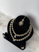 Load image into Gallery viewer, Rohini Kundan Set
