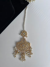 Load image into Gallery viewer, Aqsa Thappa Kundan Set
