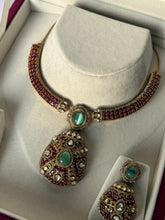Load image into Gallery viewer, Kirni Tiyani Kundan Set
