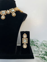 Load image into Gallery viewer, Ahana Uncut Kundan Set
