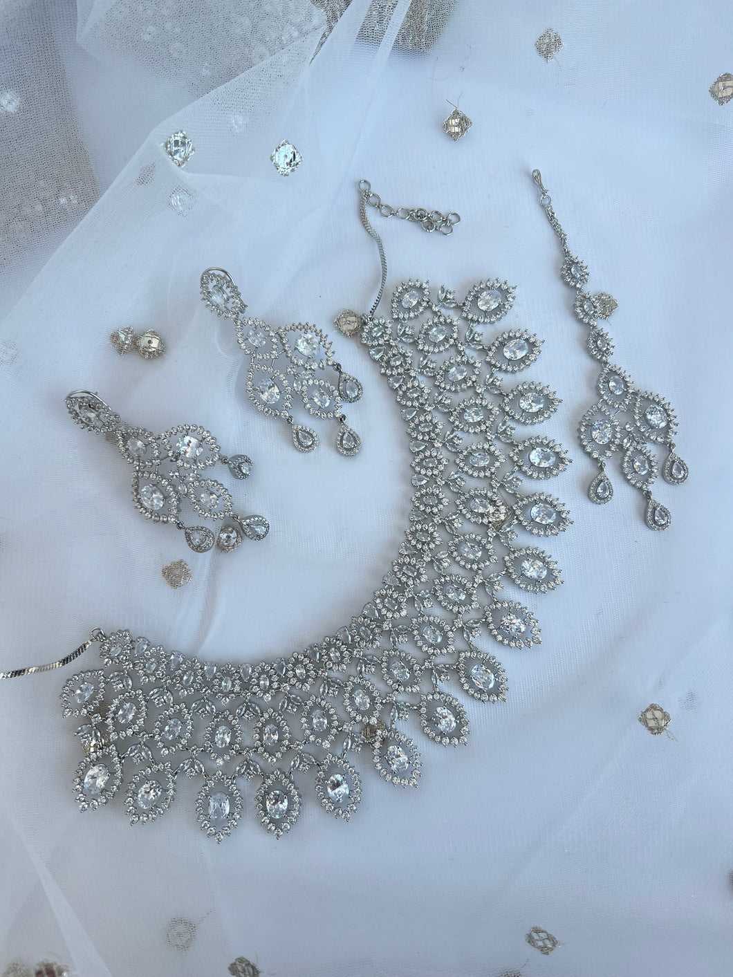 Adhira Diamond Set