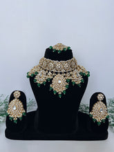 Load image into Gallery viewer, Rashi Kundan Set (green)
