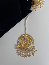 Load image into Gallery viewer, Pipal Patti Pearl Set
