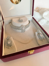 Load image into Gallery viewer, Diamond Choker Set

