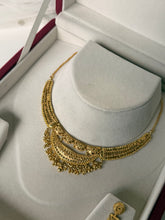 Load image into Gallery viewer, Pari Gold Set
