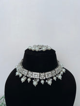 Load image into Gallery viewer, Silver necklace set
