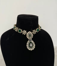 Load image into Gallery viewer, Emerald Amarpali Set
