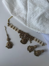 Load image into Gallery viewer, Bronze Gold Choker Set
