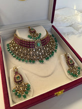Load image into Gallery viewer, Exquisite Tiyani Kundan Set
